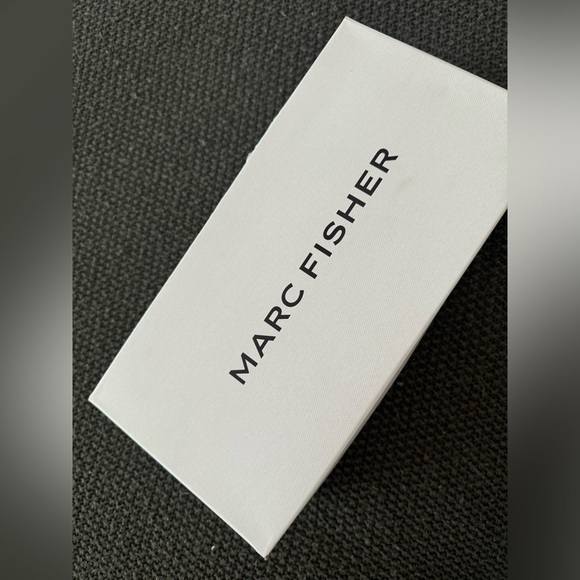 NWT Marc fisher Lalith sandal - ivory- size 9. Comes with box! - Picture 9 of 9